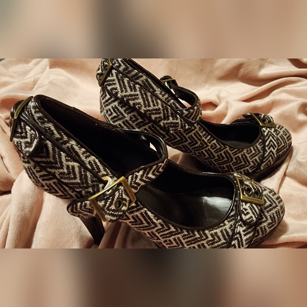 Heels - Picture 2 of 5